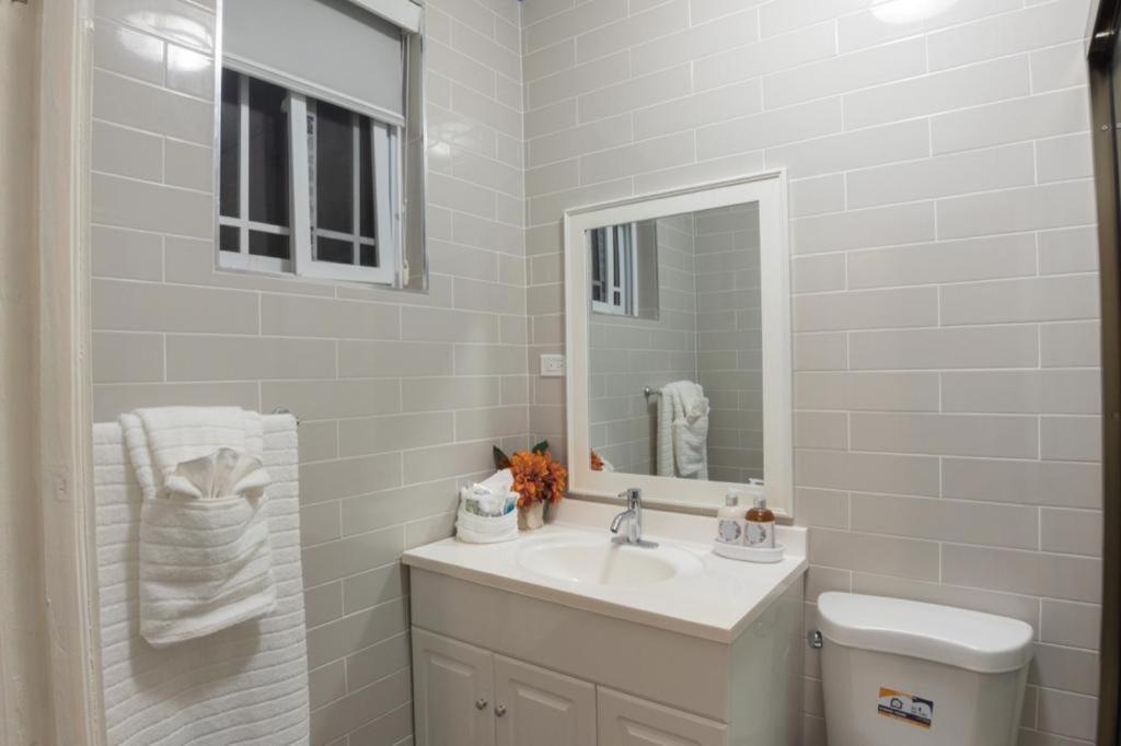 Soak'D Pineapple Villa Berrydale Exterior foto